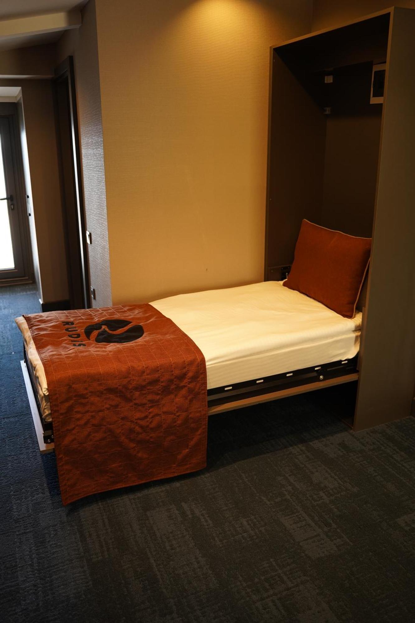 Rudis Hotel Narlidere Buitenkant foto