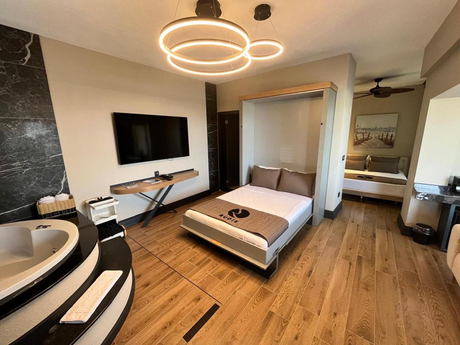 Rudis Hotel Narlidere Buitenkant foto