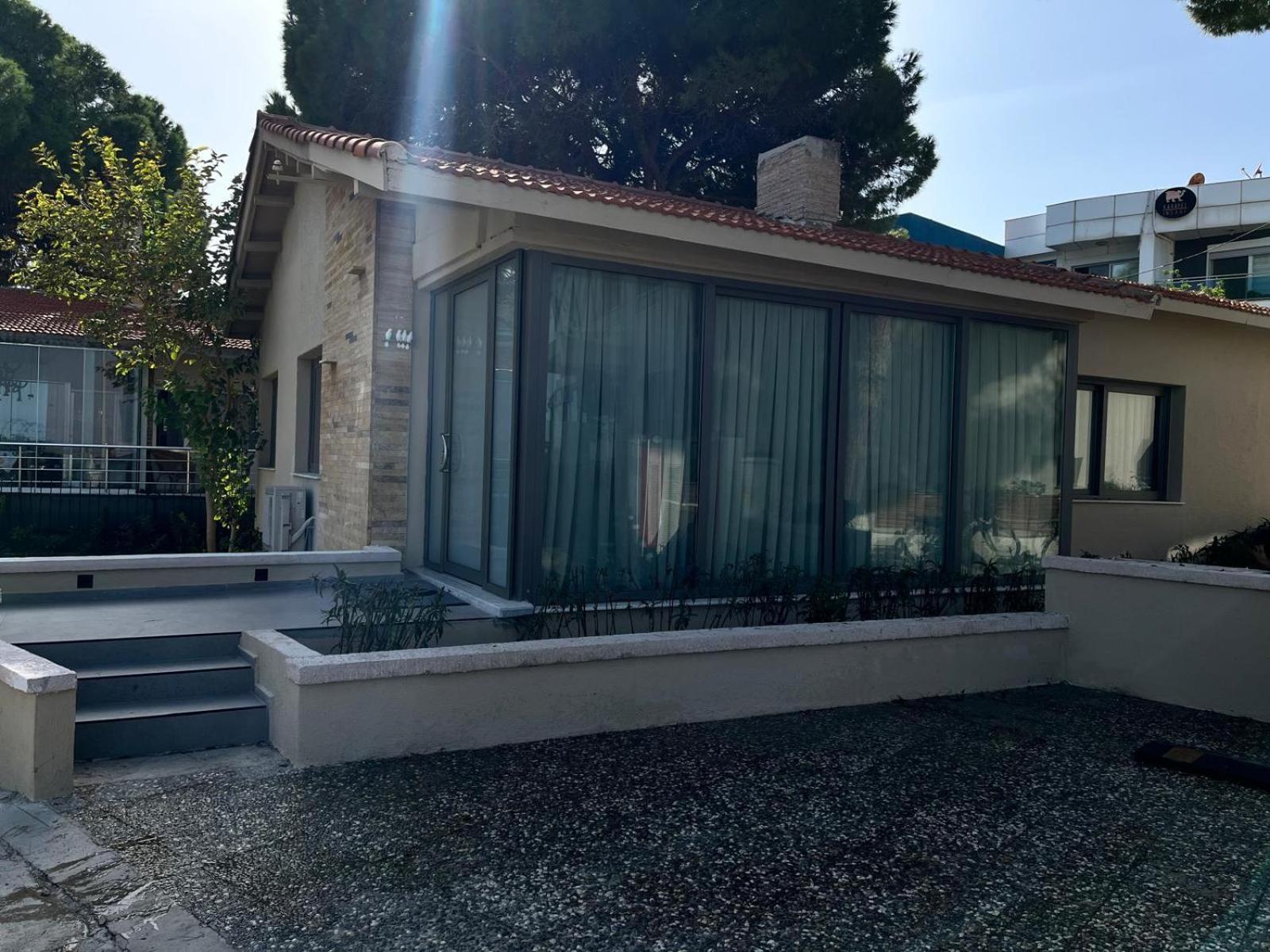 Rudis Hotel Narlidere Buitenkant foto